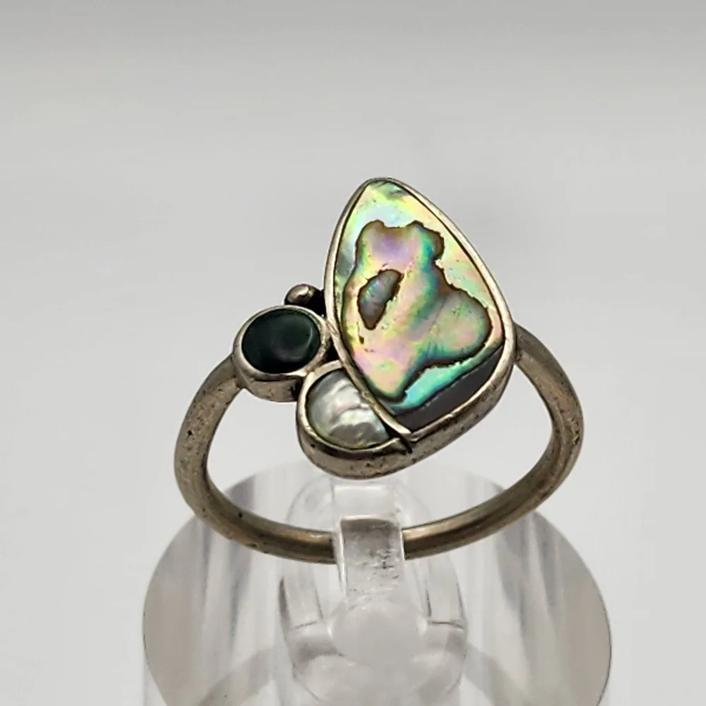 Handcrafted Abalone, Mabe Pearl, & Malachite Silver Tone Ring (7)